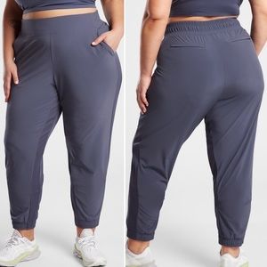Athleta

Brooklyn Jogger

18 | Medieval Violet